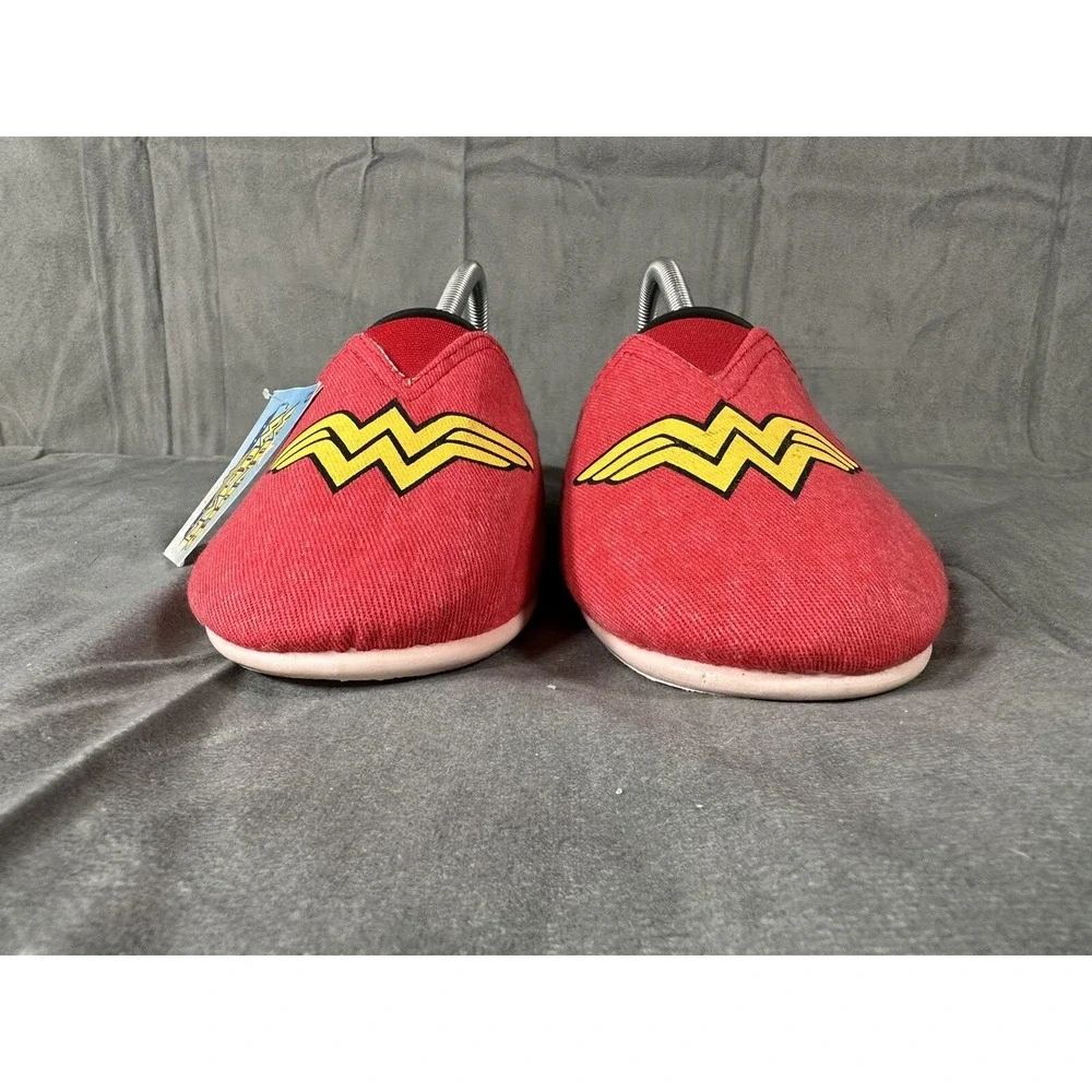 DC Comics Wonder Woman Canvas Slip On Shoes Adult Size Large Fits Most NEW